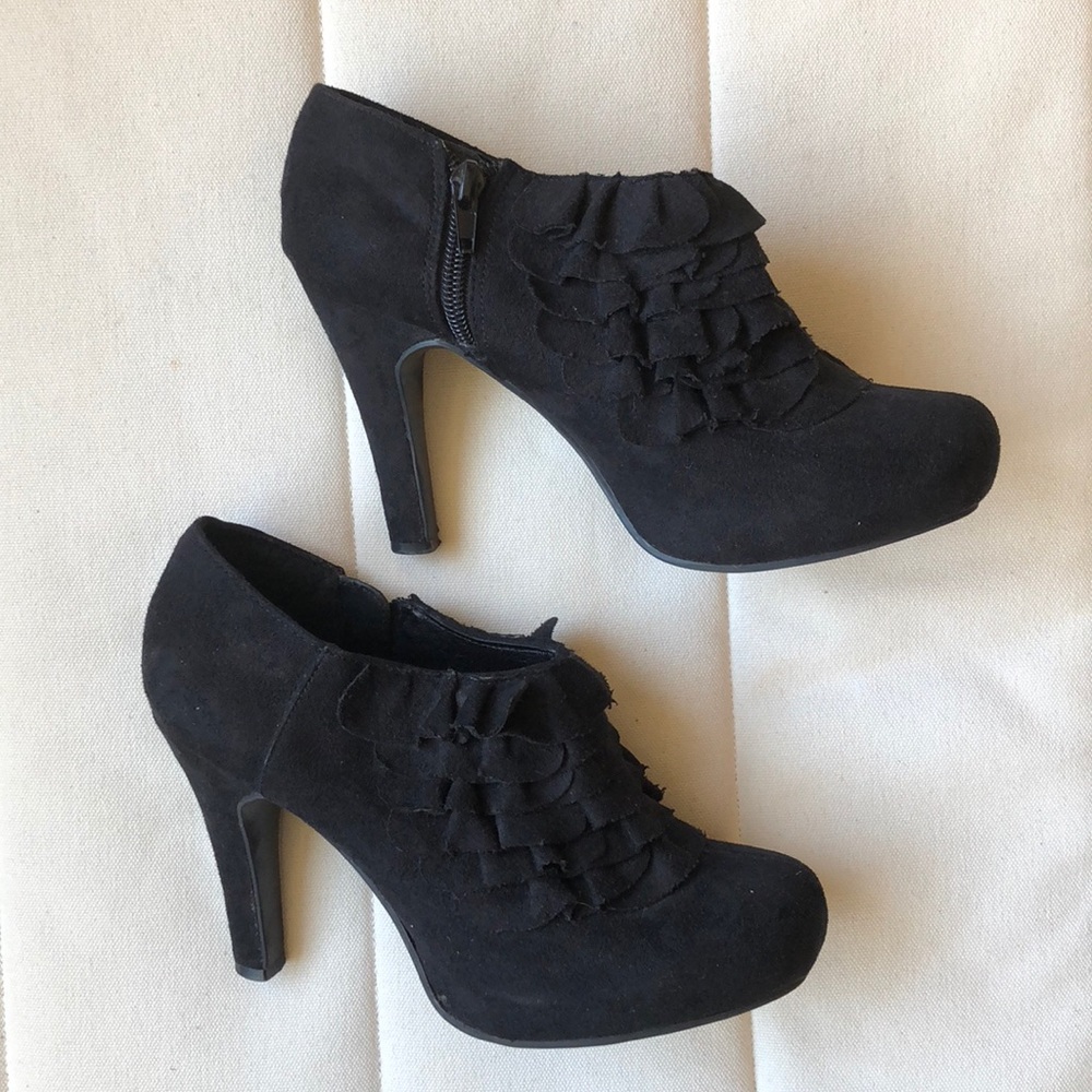 Madden Ruffled Booties - Picture 1 of 6